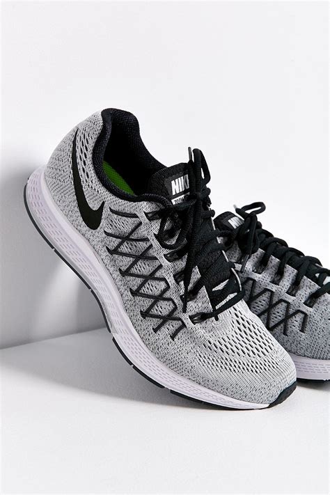 nike sneaker 32